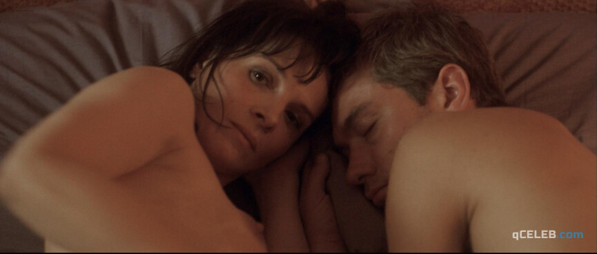 3. Juliette Binoche nude, Vera Farmiga nude, Robin Wright sexy – Breaking and Entering (2006)