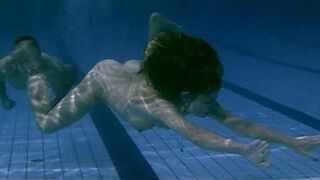 Juana Acosta nude, Maria Reyes Arias sexy, Barbara Perez-De Lema nude – A golpes (2005)