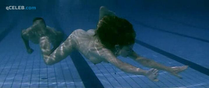 1. Juana Acosta nude, Maria Reyes Arias sexy, Barbara Perez-De Lema nude – A golpes (2005)