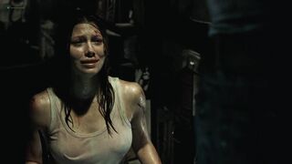 Jessica Biel sexy – The Texas Chainsaw Massacre (2003)