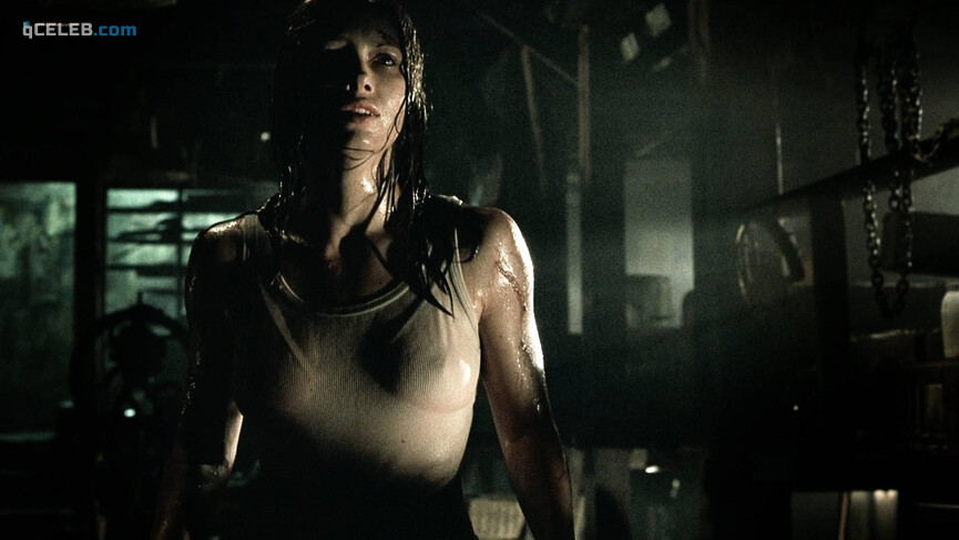 3. Jessica Biel sexy – The Texas Chainsaw Massacre (2003)