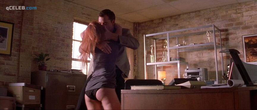 3. Jennifer Love Hewitt sexy, Sigourney Weaver sexy – Heartbreakers (2001)