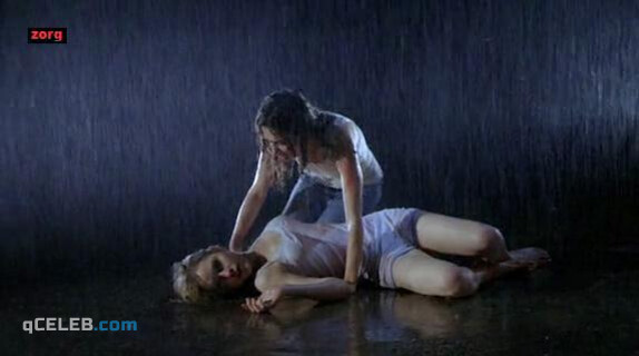 2. Jenny Mollen sexy – Ring Around the Rosie (2006)