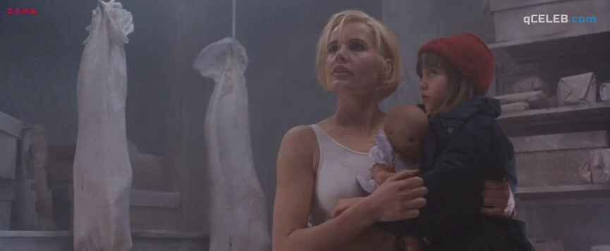 2. Geena Davis sexy – The Long Kiss Goodnight (1996)