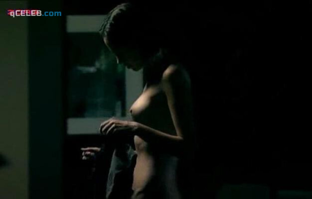 1. Erica Cox nude, Amy Lynn Grover nude – Bitten (2008)