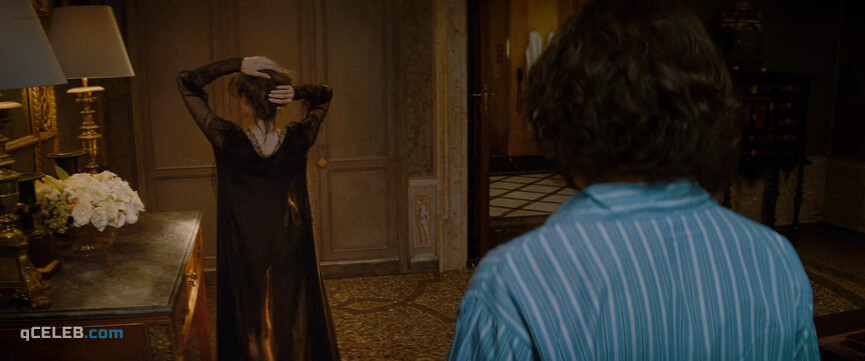 1. Angelina Jolie sexy – The Tourist (2010)