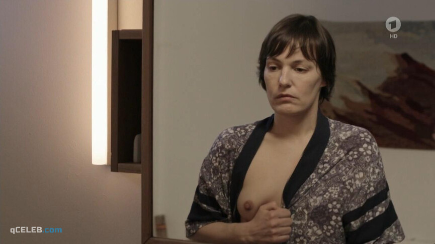 1. Nicolette Krebitz nude – Freundinnen - Alle für eine (2015)