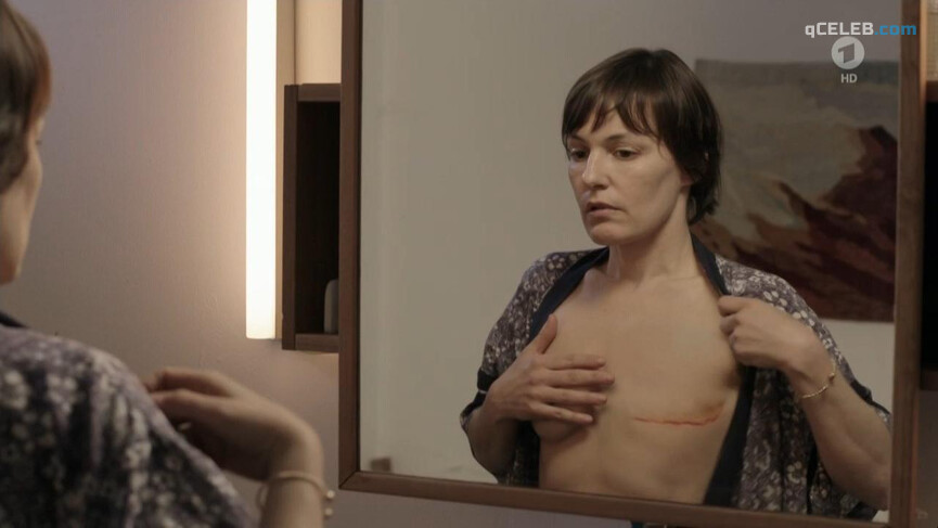 2. Nicolette Krebitz nude – Freundinnen - Alle für eine (2015)