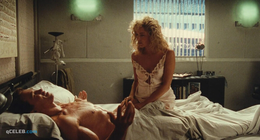 3. Sharon Stone sexy, Lycia Naff nude – Total Recall (1990)