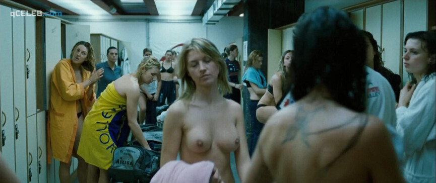 3. Sarah Felberbaum nude, Chiara Francini nude, Carla Signoris nude, Paola Cortellesi nude – Men Vs Women (2010)