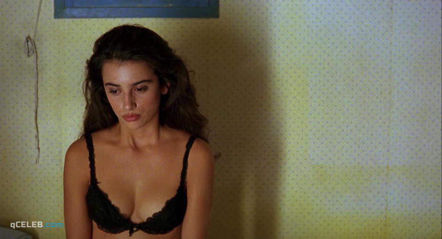 2. Penelope Cruz nude – Jamon Jamon (1992)