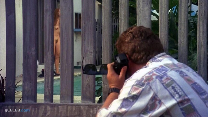 3. Frances McDormand nude, Lori Singer nude – Short Cuts (1993)