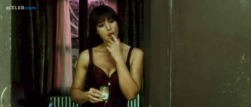 1. Monica Bellucci nude – Shoot 'Em Up (2007)