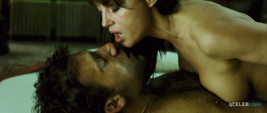 2. Monica Bellucci nude – Shoot 'Em Up (2007)
