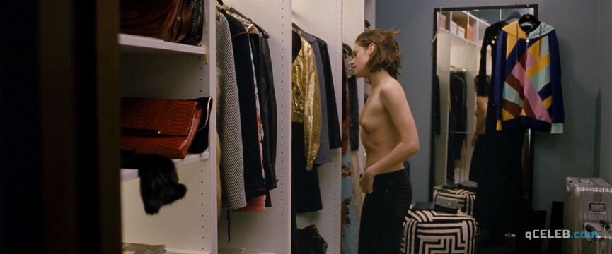3. Kristen Stewart nude – Personal Shopper (2016)