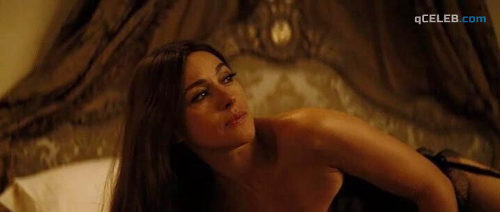 3. Monica Bellucci sexy – Spectre (2015)