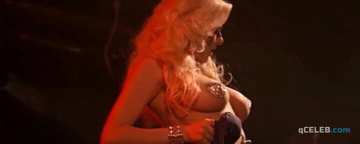 1. Maria Fragos sexy, Heighlen Boyd nude – The Big Short (2015)