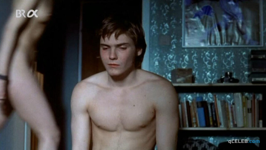 2. Chiara Schoras nude – Honolulu (2001)