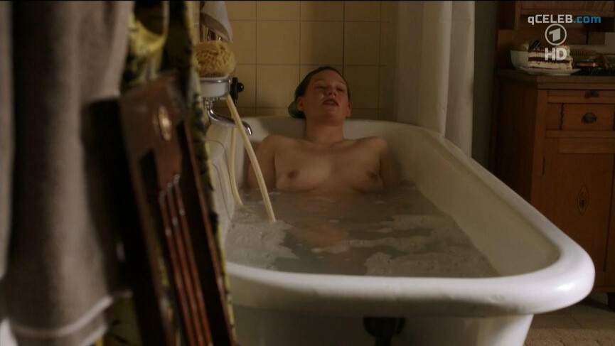 3. Carrie Getman nude, Anka Graczyk nude – Let's go! (2014)