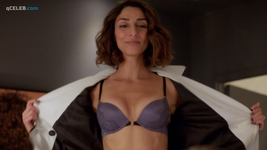 3. Lisa Edelstein nude, Necar Zadegan sexy – Girlfriends' Guide to Divorce s02e12 (2016)