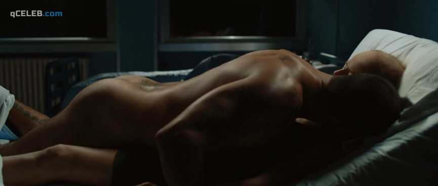 2. Kasia Smutniak nude, Carolina Crescentini nude – Fasten Your Seatbelts (2014)