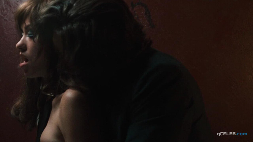 1. Olivia Wilde sexy – Vinyl s01e02 (2016)