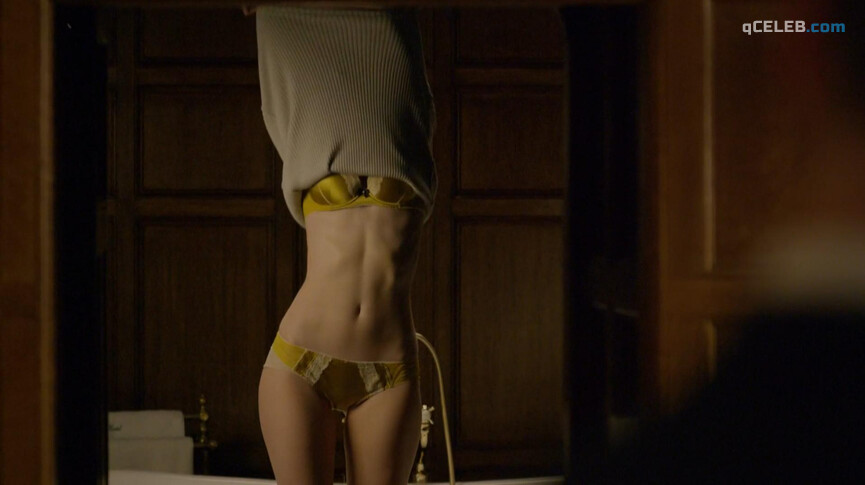 2. Aure Atika nude, Elizabeth Debicki sexy – The Night Manager s01e01 (2016)