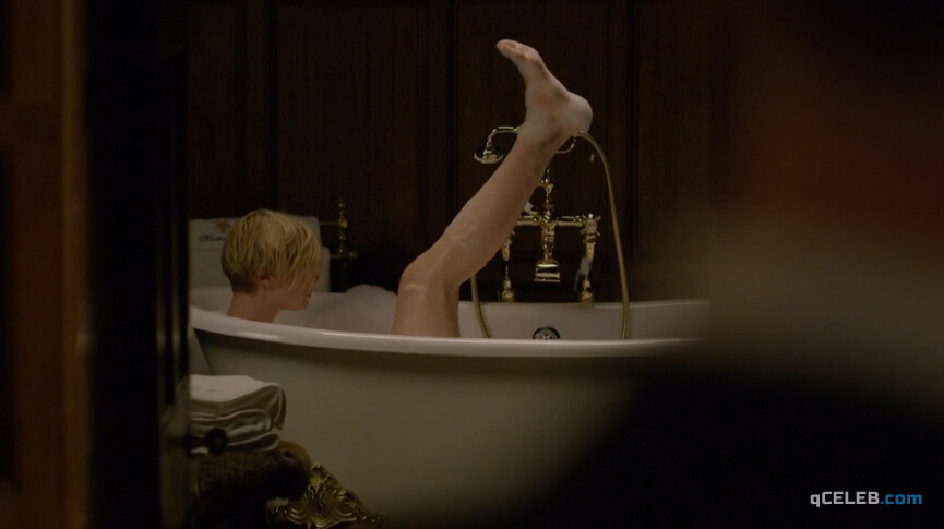 3. Aure Atika nude, Elizabeth Debicki sexy – The Night Manager s01e01 (2016)