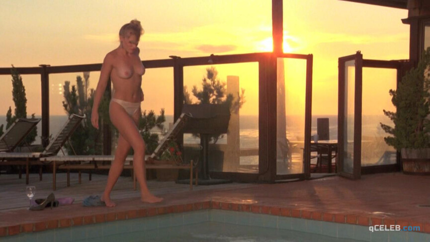 2. Jeana Tomasina nude, Val Kline nude – The Beach Girls (1982)