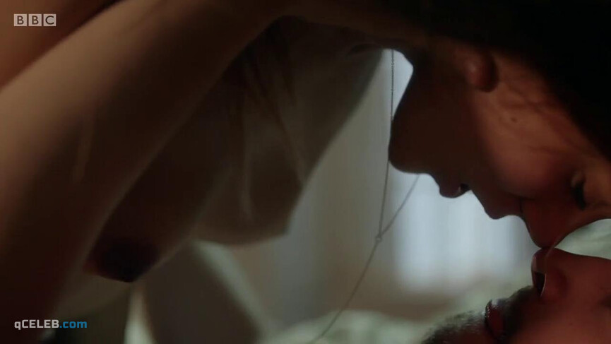 2. Synnove Karlsen nude – Clique s01e03 (2017)