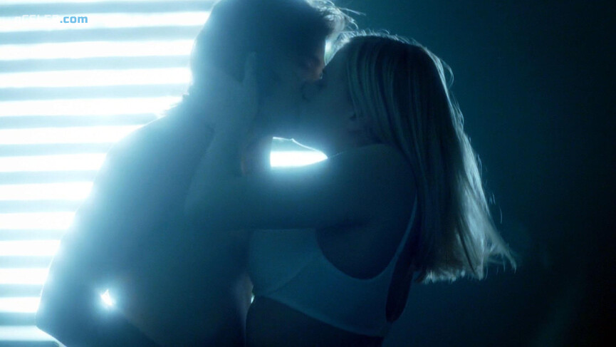 2. Olivia Taylor Dudley sexy – The Magicians s01e07 (2016)