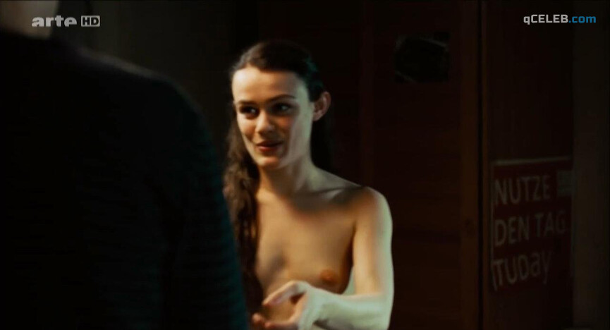 2. Claudia Eisinger nude, Anna Graenzer nude – 13 Semester (2009)
