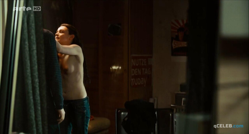 3. Claudia Eisinger nude, Anna Graenzer nude – 13 Semester (2009)