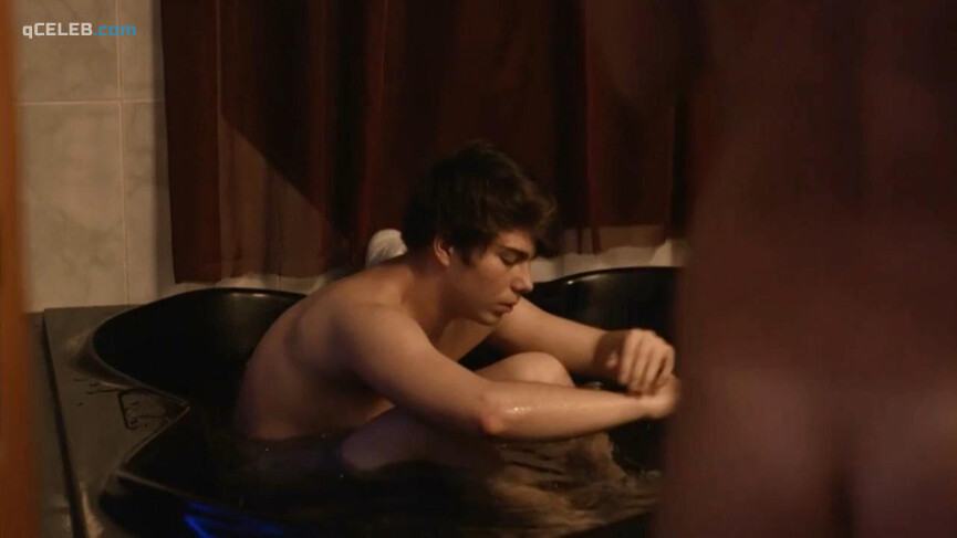 3. Clarissa Pinheiro nude, Bruna Amaya nude – Casa Grande (2015)