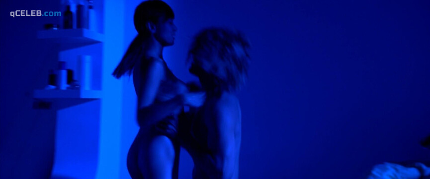 2. Juno Temple nude, Haley Bennett nude, Roxane Mesquida nude, Christine Nguyen nude – Kaboom (2010)