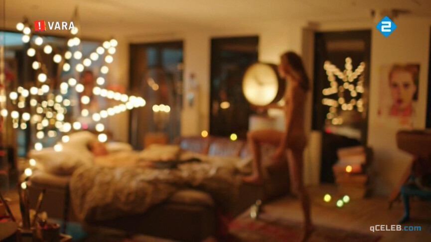 2. Hannah Hoekstra nude – Volgens Robert s01e04-05 (2013)