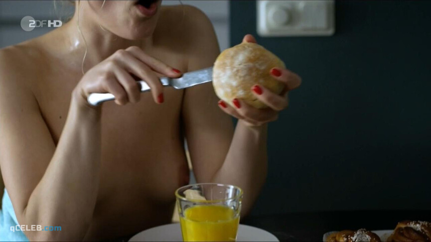 3. Ida Engvoll nude – Der Kommissar und das Meer s01e17 (2015)