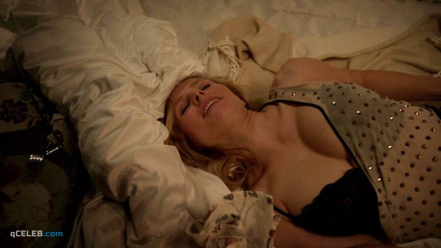 1. Kristen Bell sexy – House of Lies s05e01 (2016)