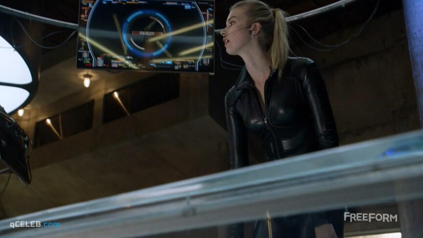 3. Emma Ishta sexy – Stitchers s02e01 (2016)