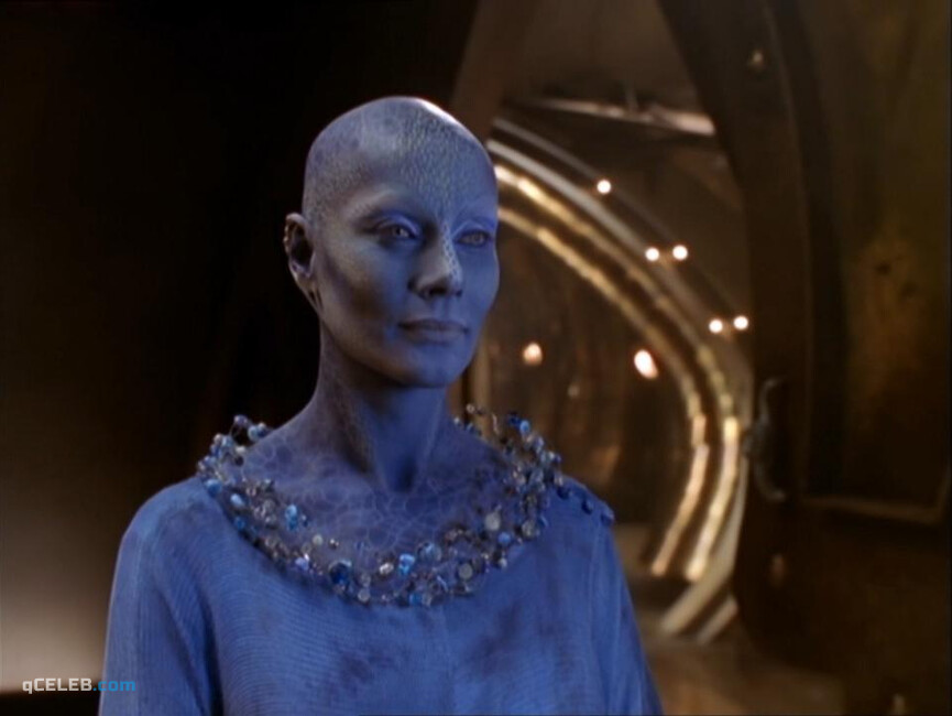 2. Virginia Hey nude – Farscape s01e04 (1999)