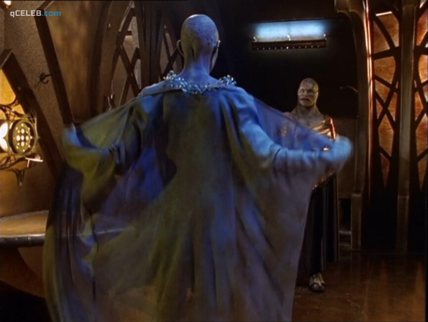 3. Virginia Hey nude – Farscape s01e04 (1999)