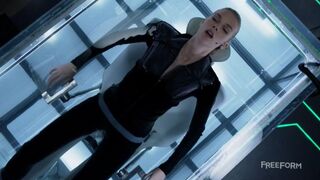 Emma Ishta sexy – Stitchers s02e04-05 (2016)