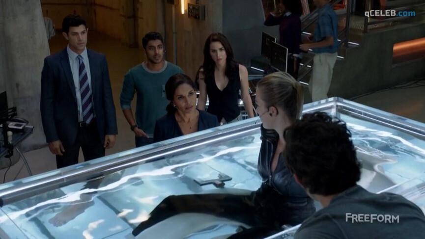 3. Emma Ishta sexy – Stitchers s02e04-05 (2016)