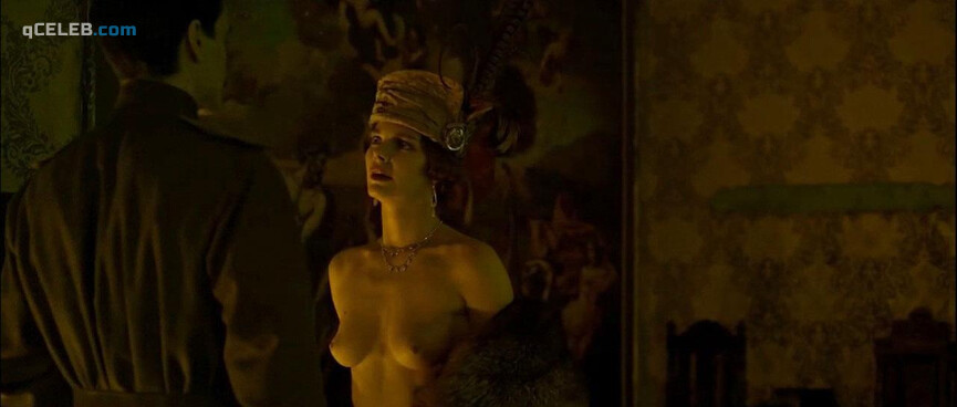 3. Elizaveta Boyarskaya nude – Kontributsiya (2016)