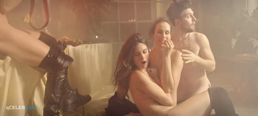 1. Saralisa Volm nude, Carolina Thiele nude – Shakespeares letzte Runde (2016)