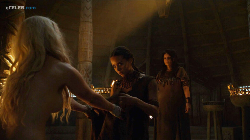 1. Emilia Clarke sexy – Game of Thrones s06e03 (2016)