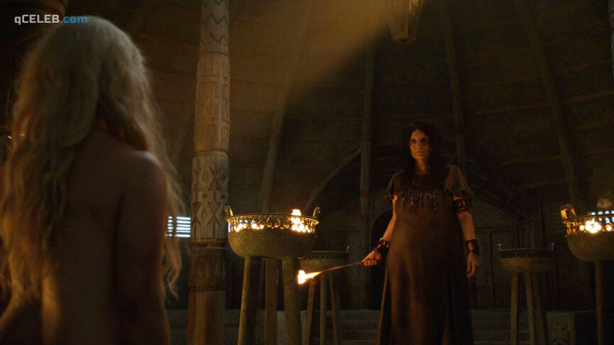 3. Emilia Clarke sexy – Game of Thrones s06e03 (2016)