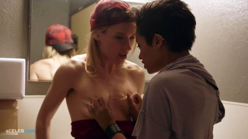 2. Skin Diamond nude, Sydney Black nude – Submission s01e02 (2016)