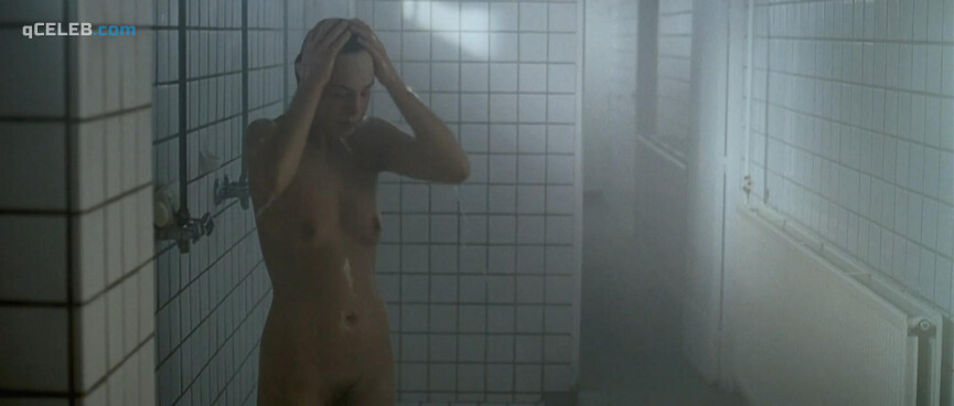 2. Eline Kuppens nude – Left Bank (2008)