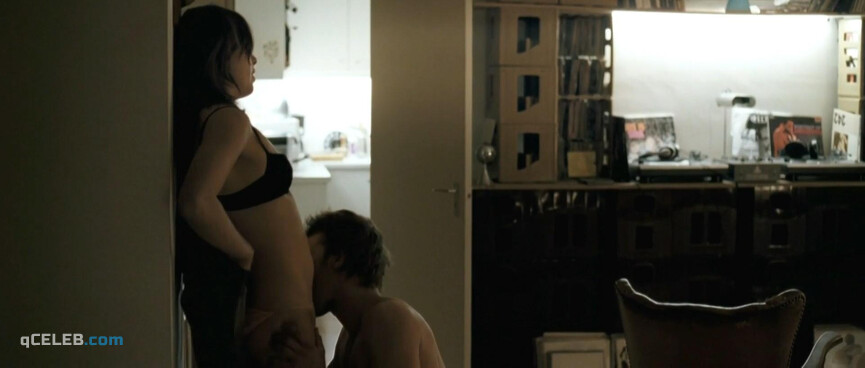 3. Eline Kuppens nude – Left Bank (2008)